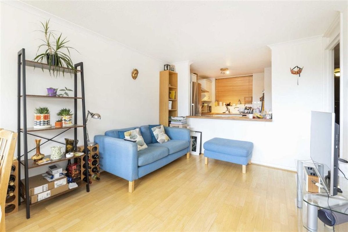 Flat Thomas More Street in Greater London