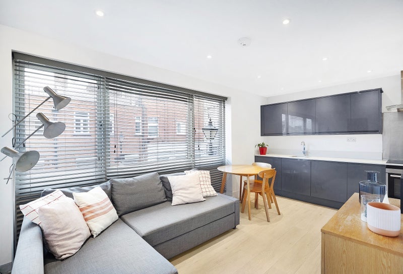 Flat St James's Street in Greater London