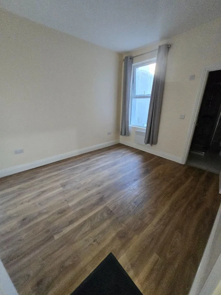Room Saxon Road in Greater London