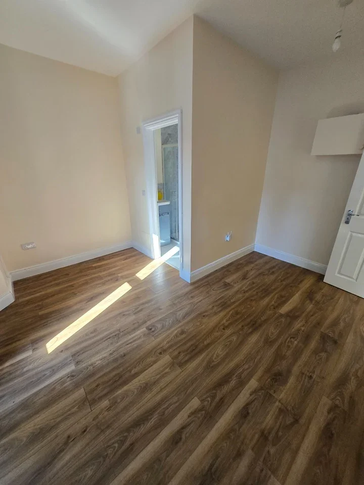 Room Saxon Road in Greater London