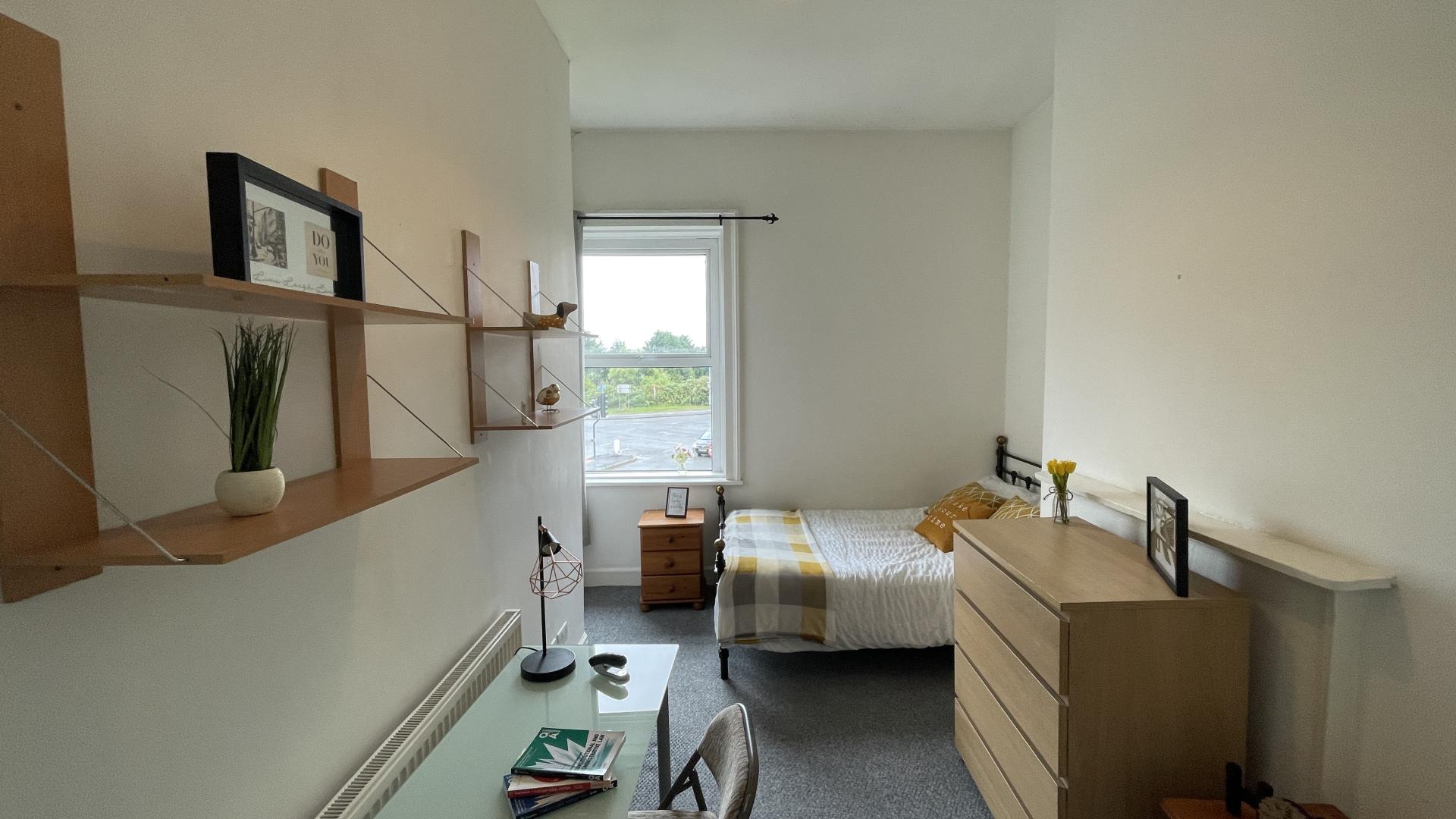 Room Saughall Road in Chester
