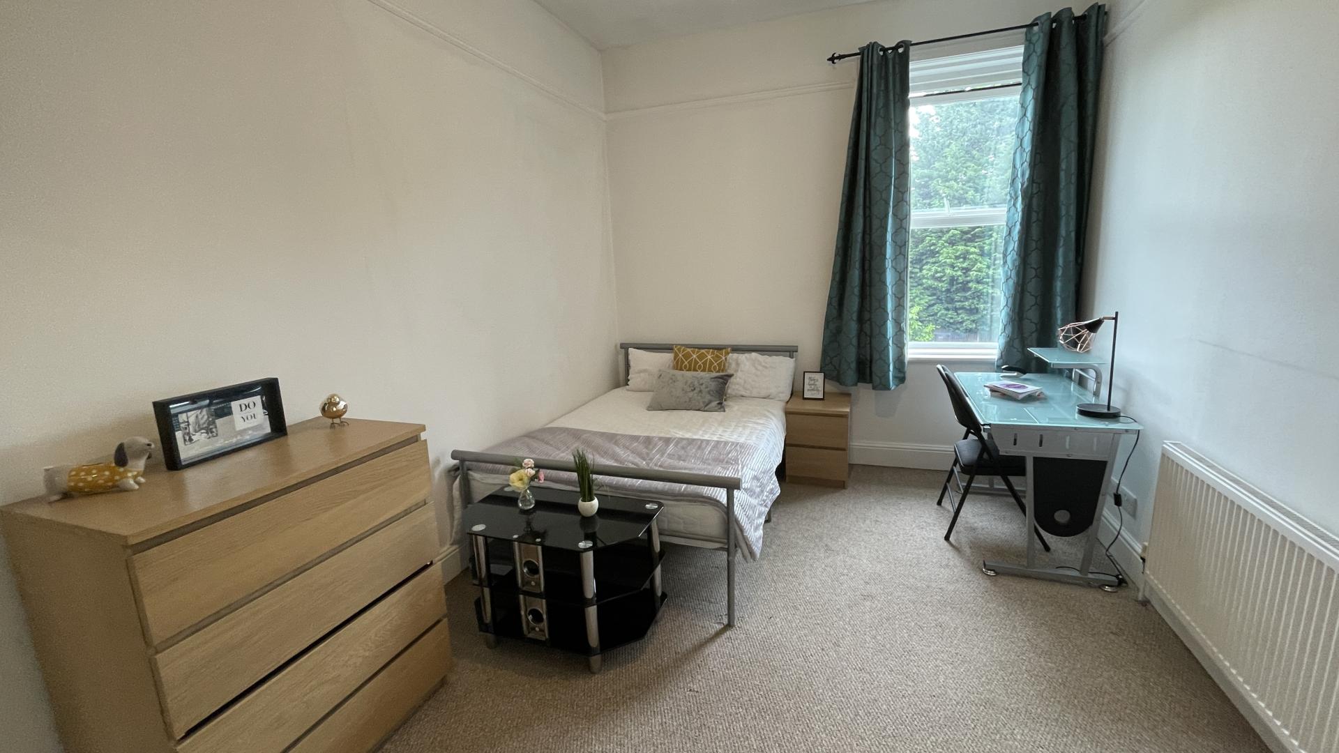 Room Saughall Road in Chester