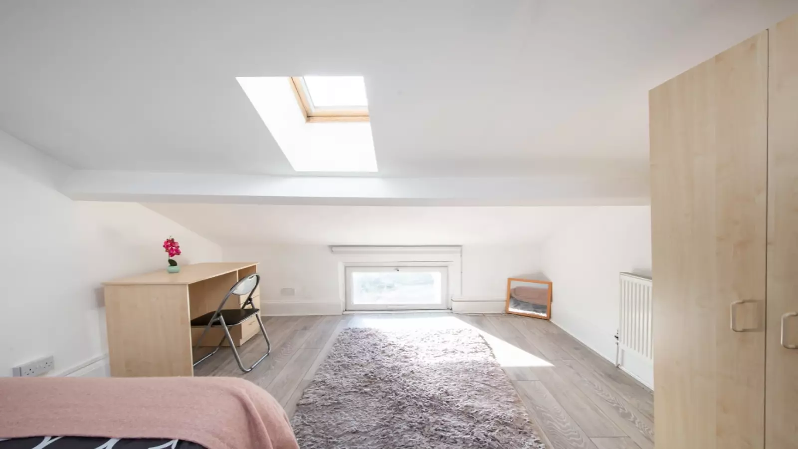 Flat Hazellville Road in Greater London
