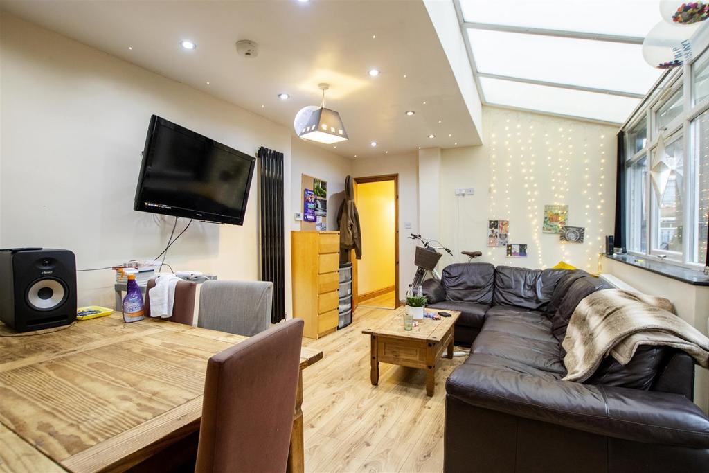 Flat Teignmouth Road in Birmingham