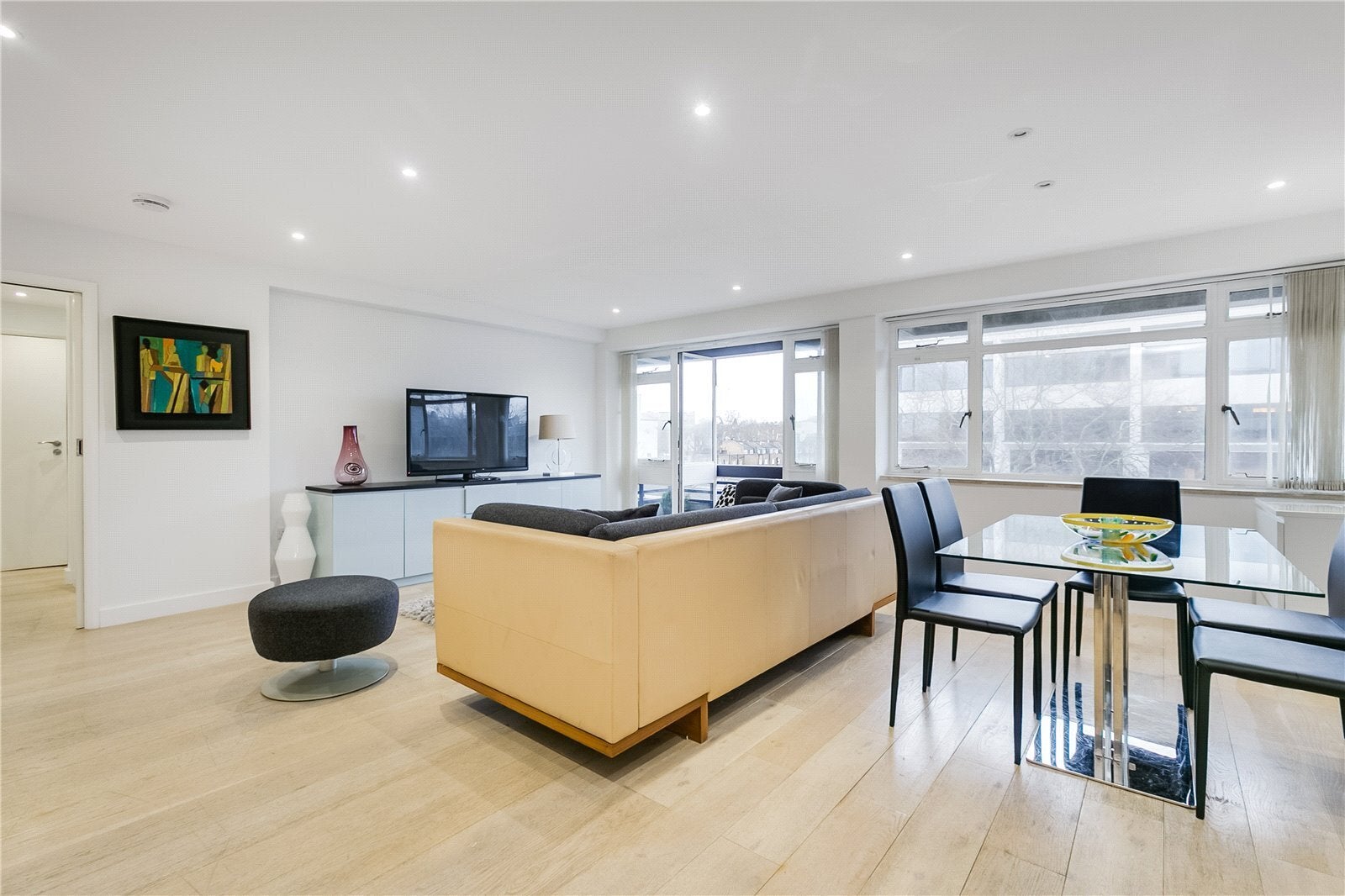 Flat Ovington Gardens in Greater London