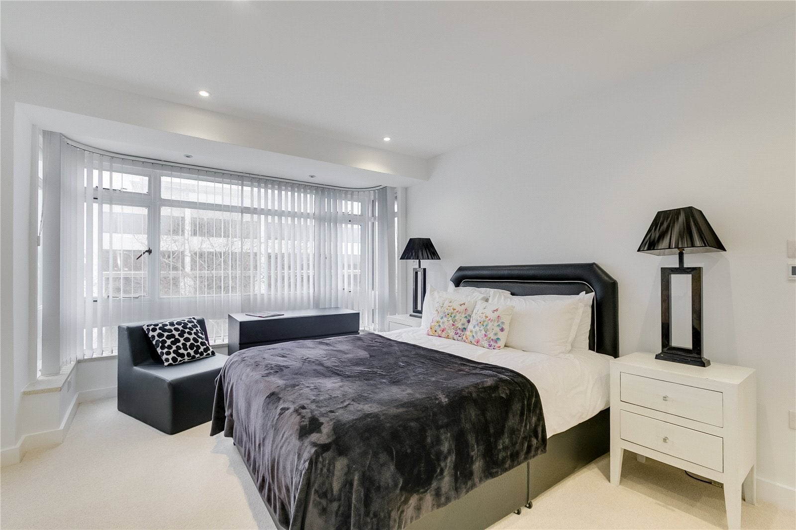 Flat Ovington Gardens in Greater London