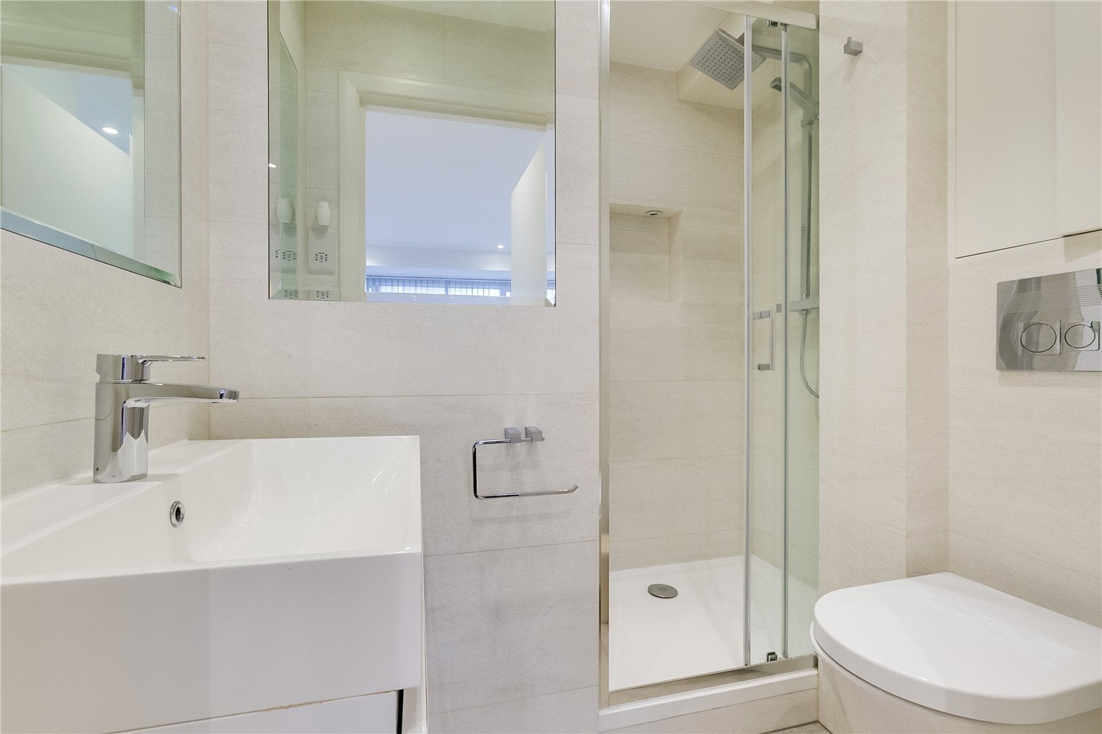 Flat Ovington Gardens in Greater London