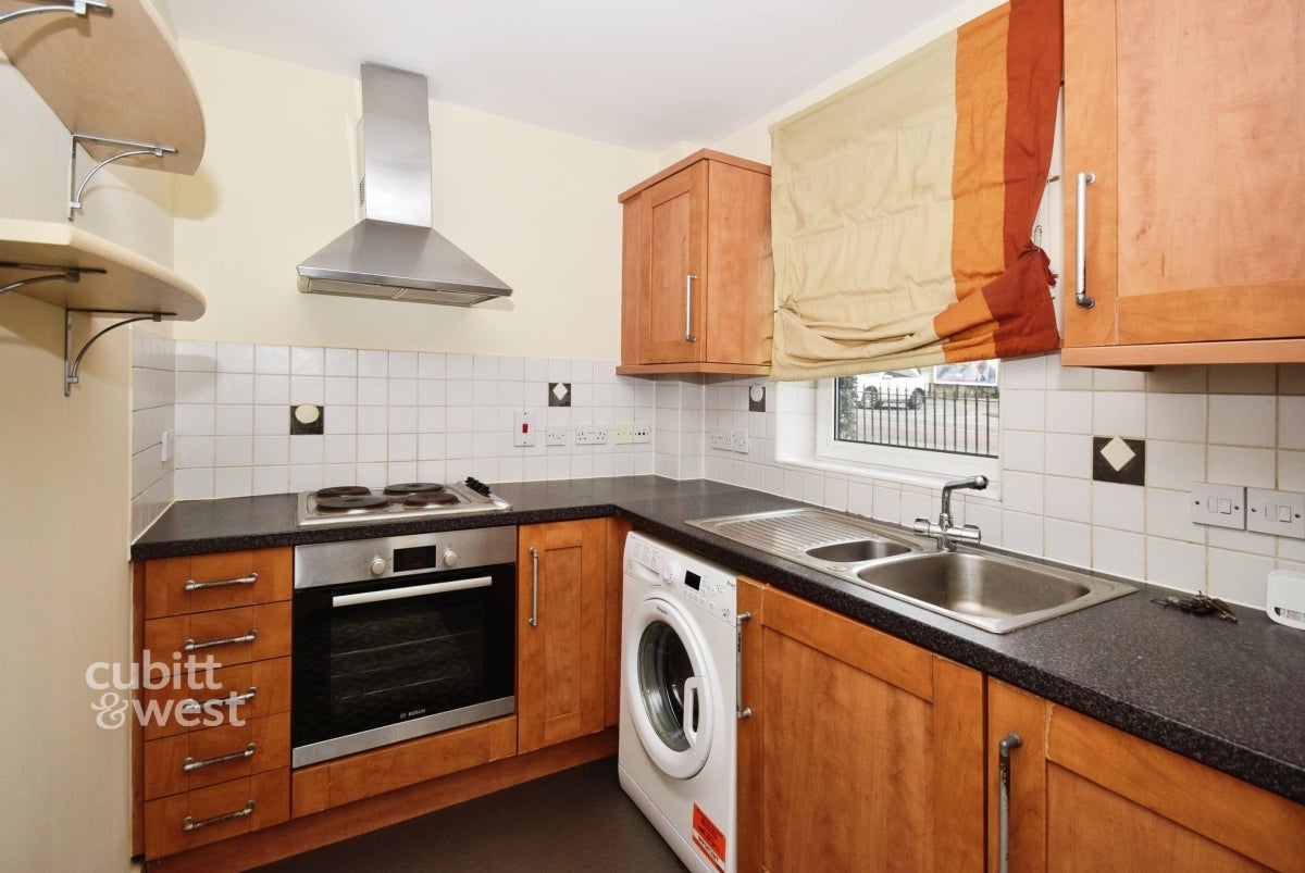 Flat Twickenham Close in Greater London