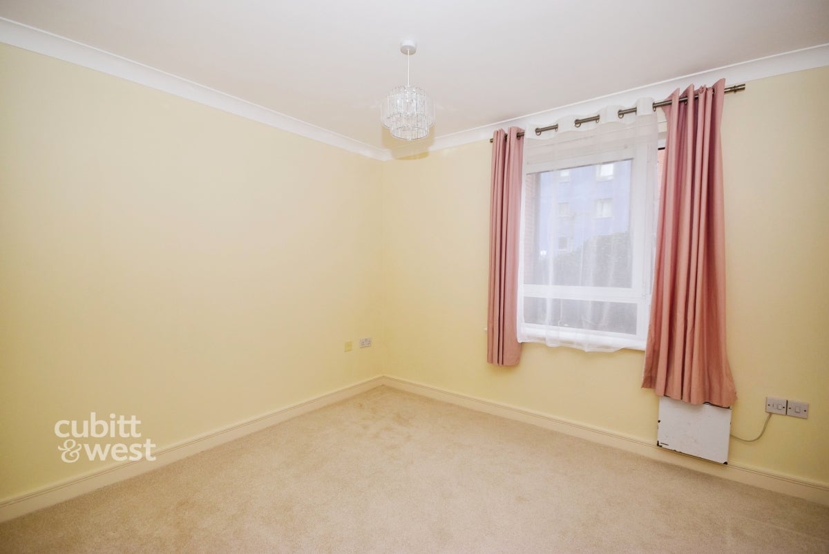 Flat Twickenham Close in Greater London