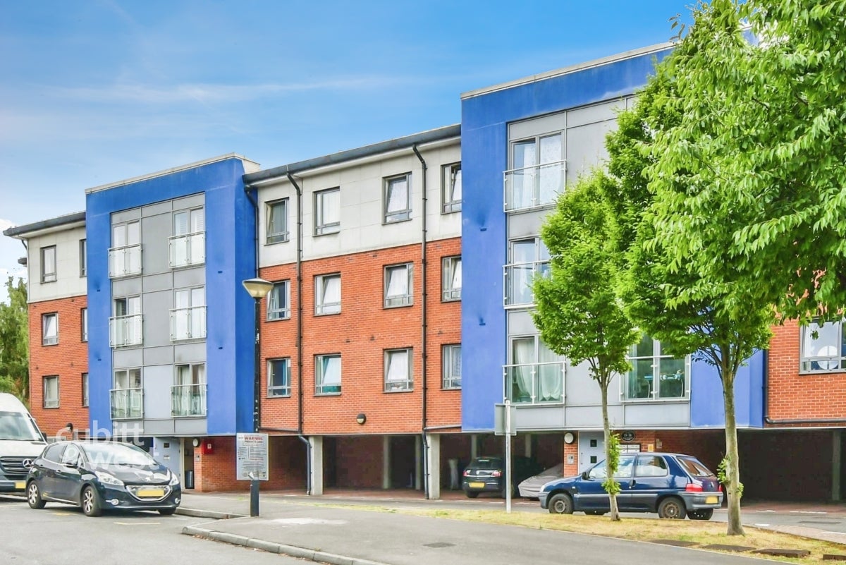 Flat South Parade in Portsmouth