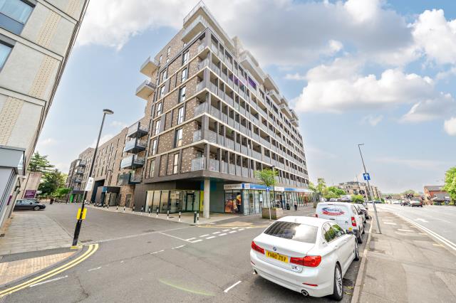Flat Windsor Road in Slough