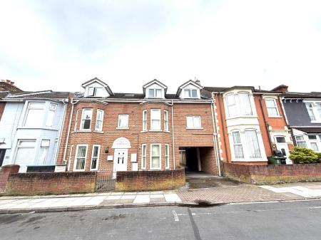 Flat Queens Road in Portsmouth
