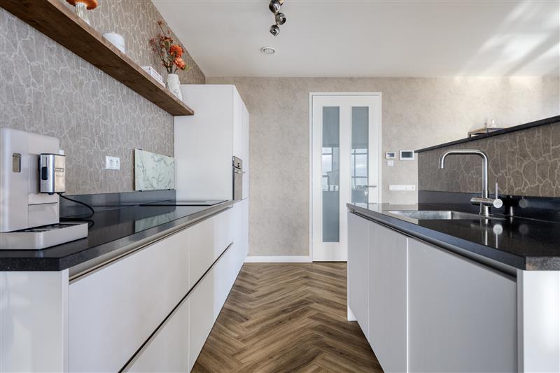 Appartement te koop: Leemhorststraat 121B, Hoorn