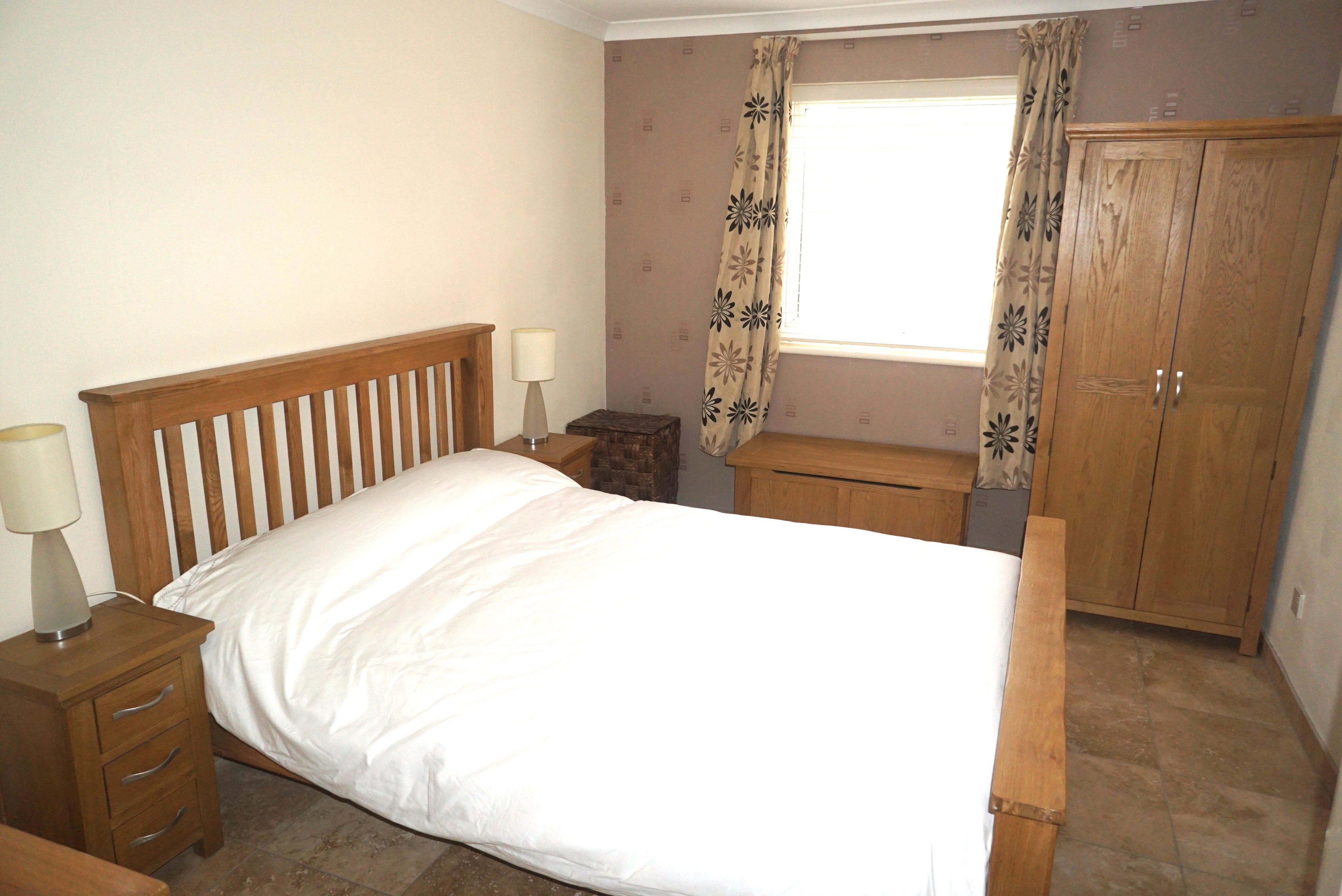 Flat Manor Road in Greater London