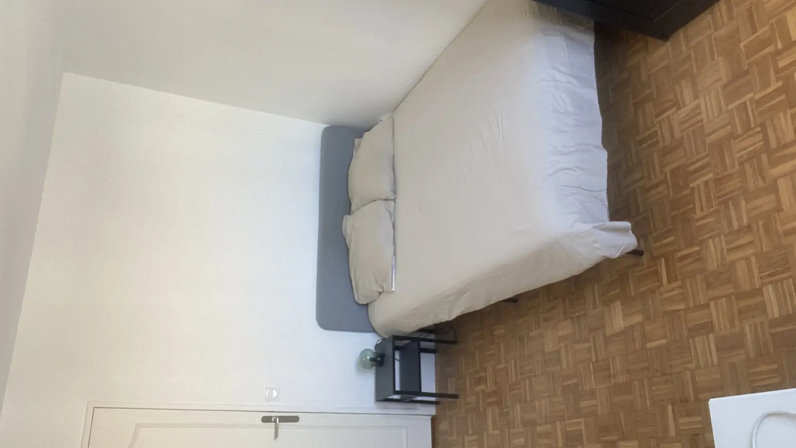 Room Quai de la Seine in Paris