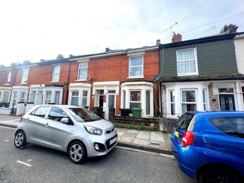 Flat Jubilee Road in Portsmouth