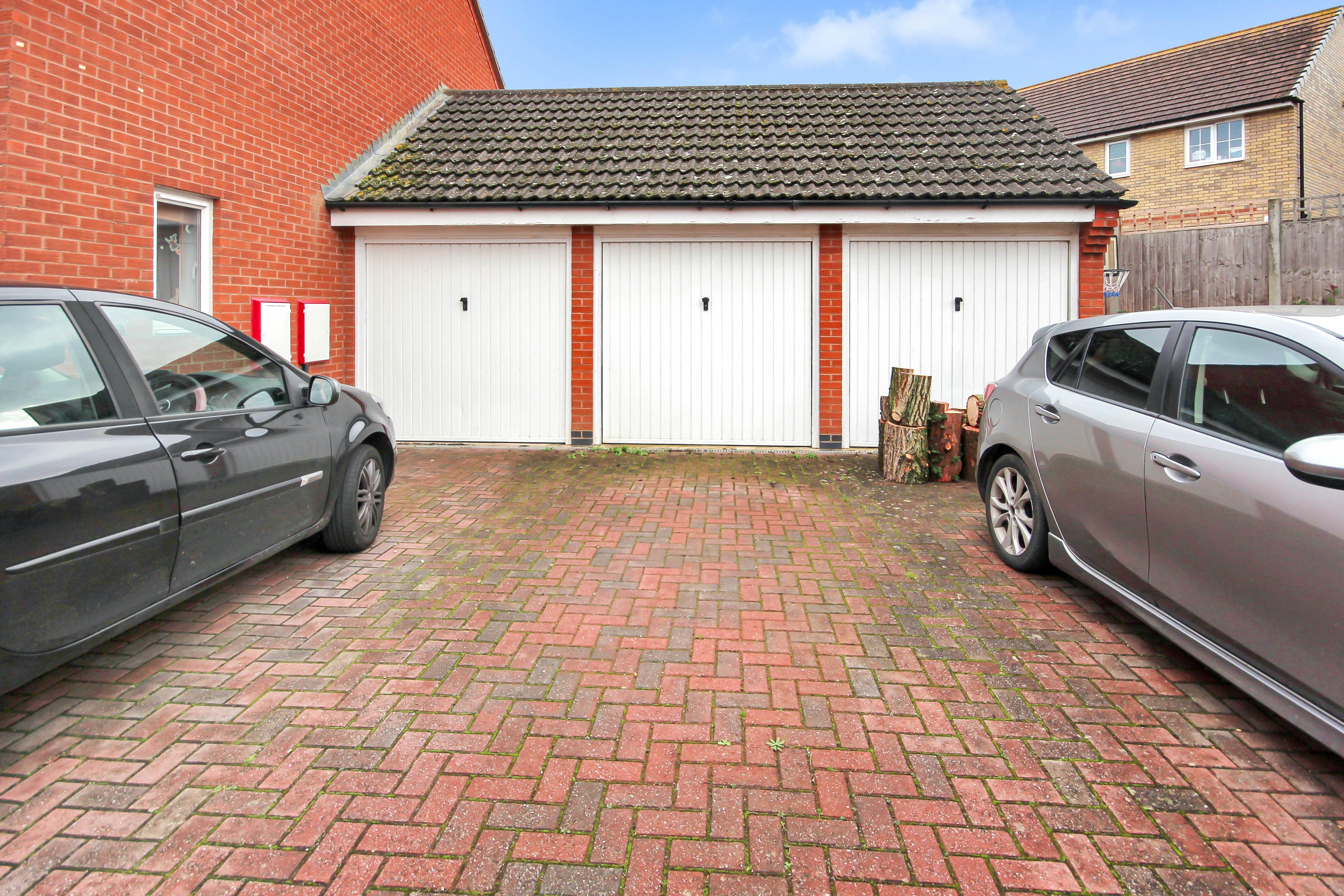 House Hollowell Close in Rushden