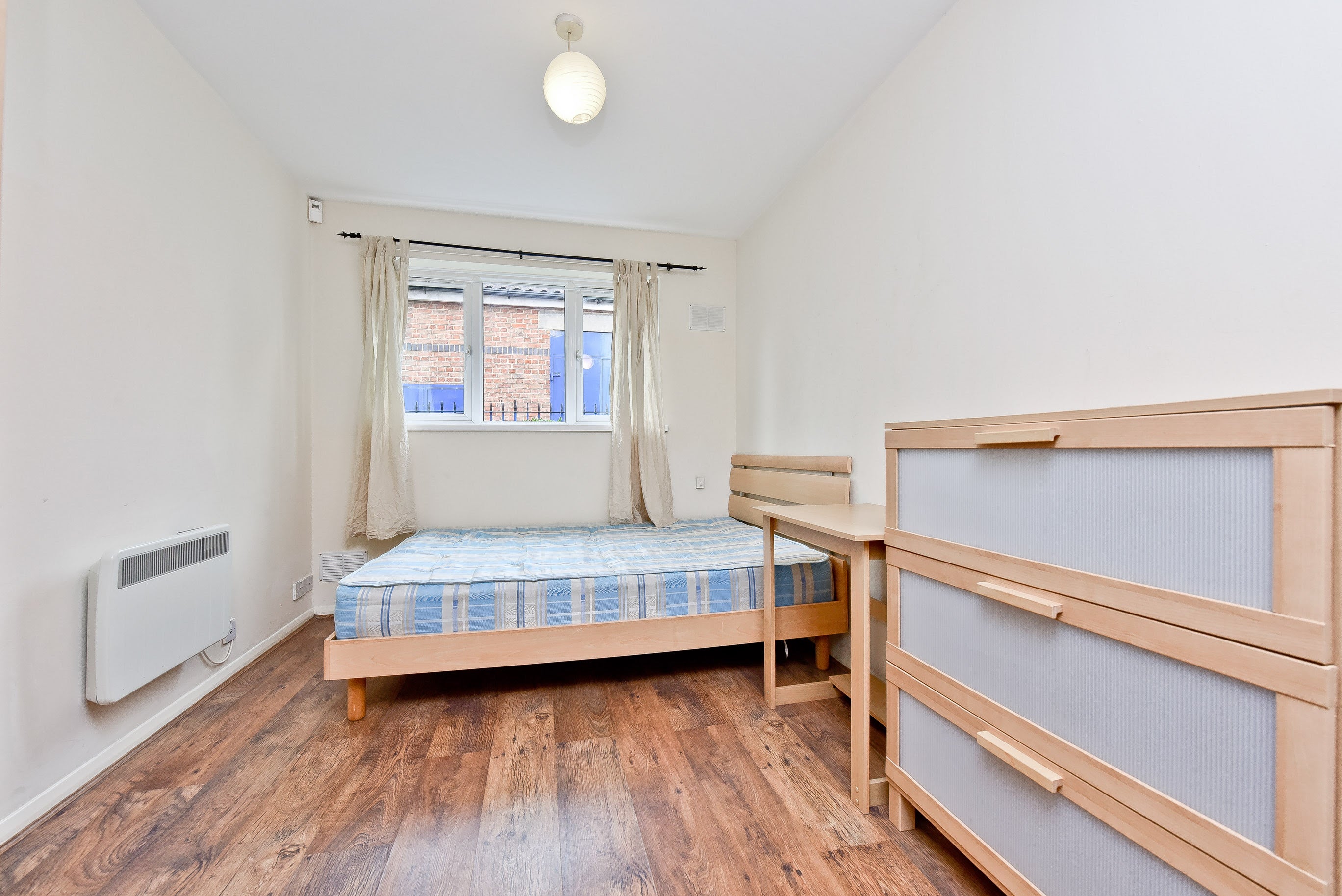 Flat Ambassador Square in Greater London