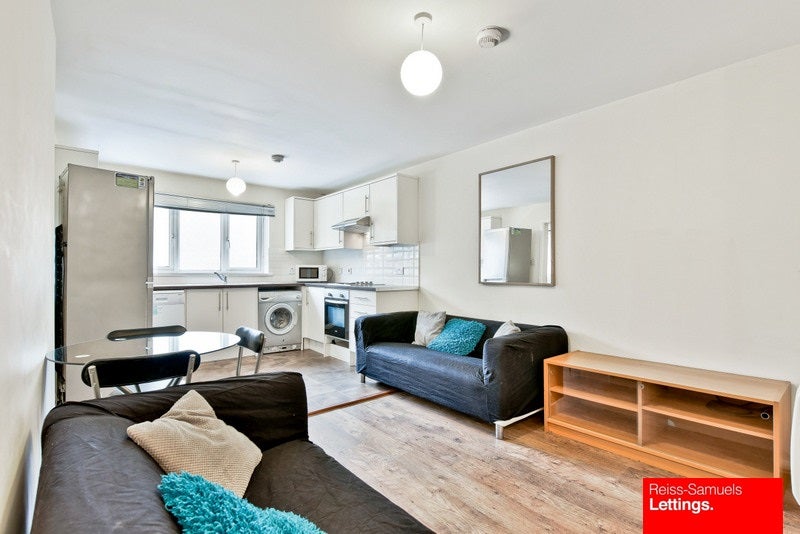 Flat Ambassador Square in Greater London