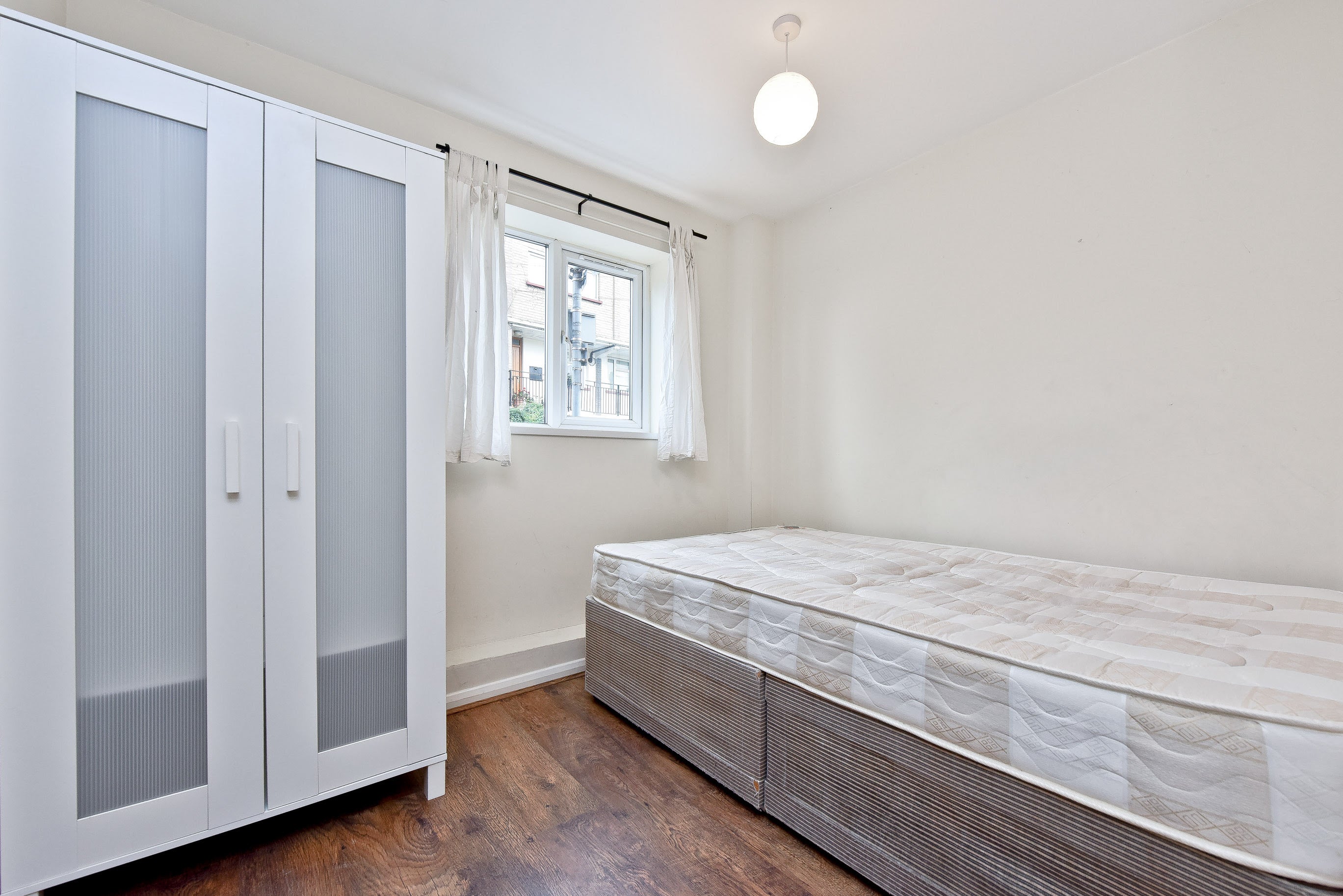 Flat Ambassador Square in Greater London