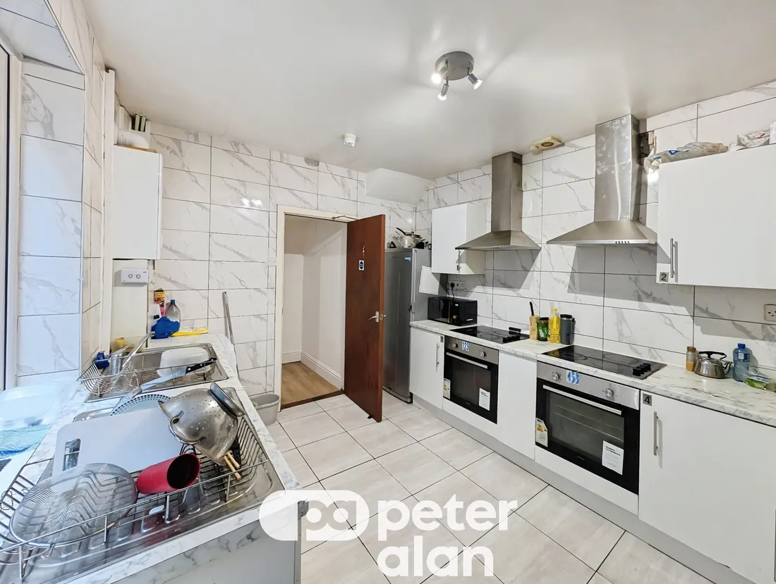 Room King Edward Road in Swansea