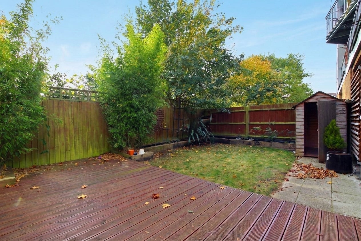 Flat Primrose Place in Greater London