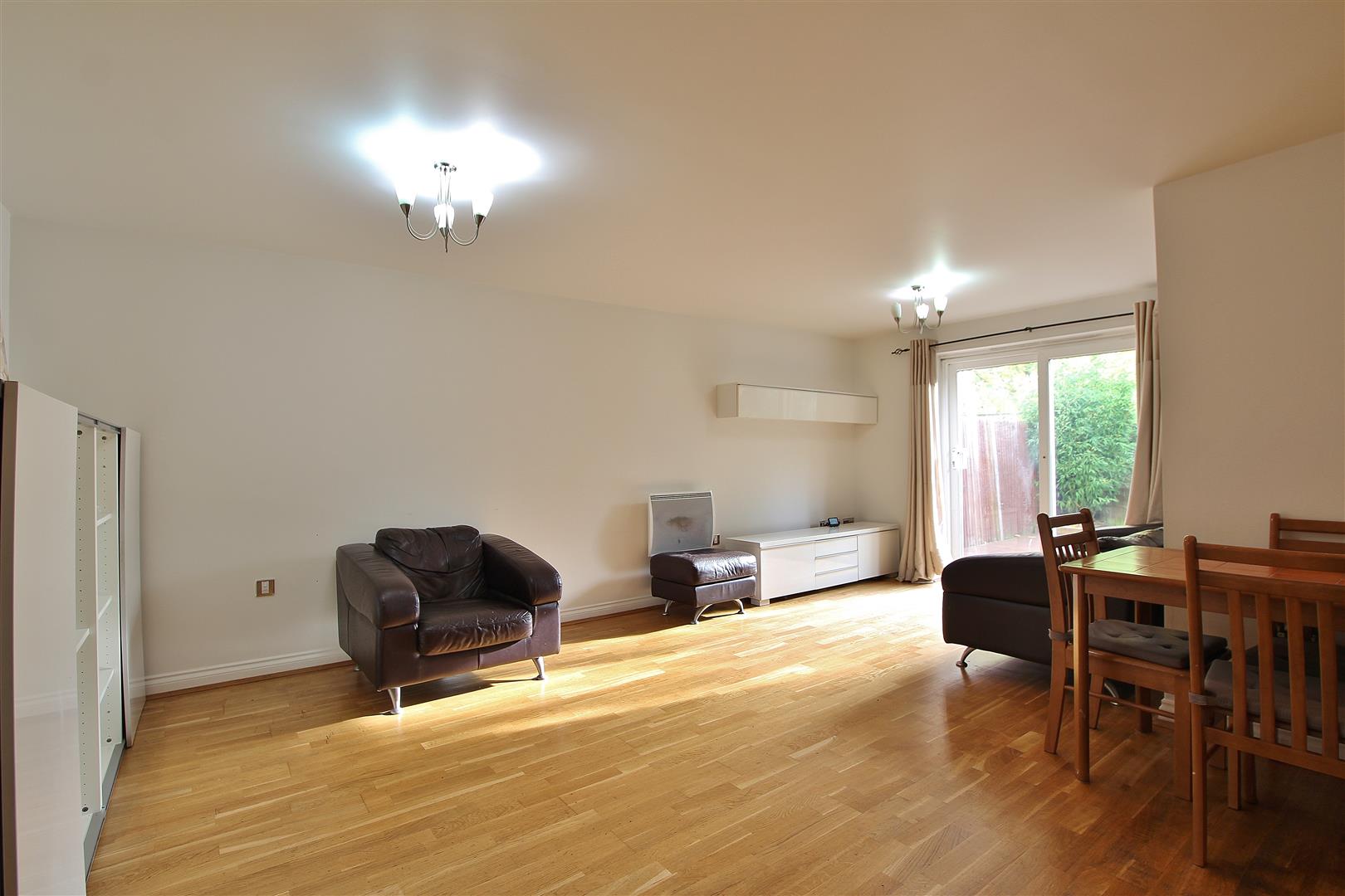 Flat Primrose Place in Greater London