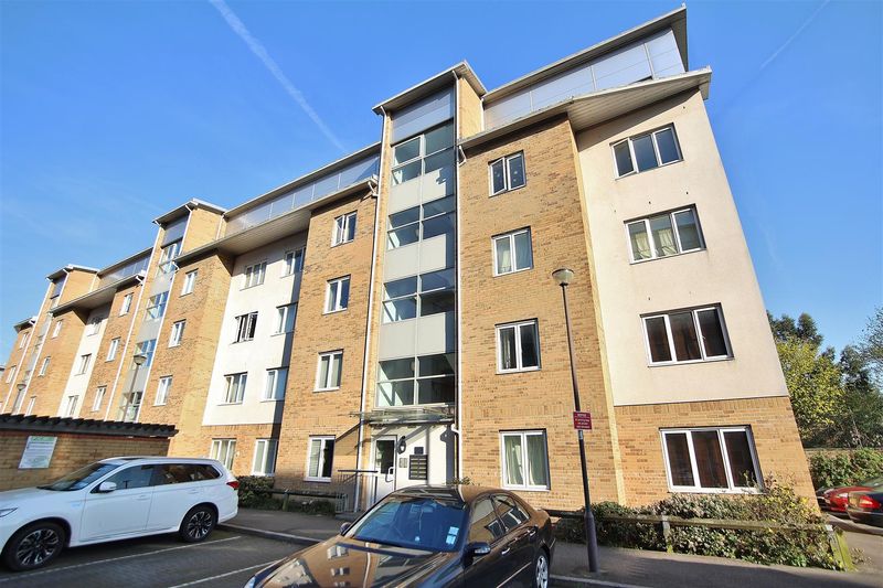 Flat Primrose Place in Greater London