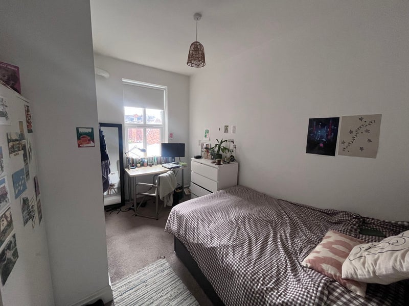 Room Barlow Moor Road in Manchester