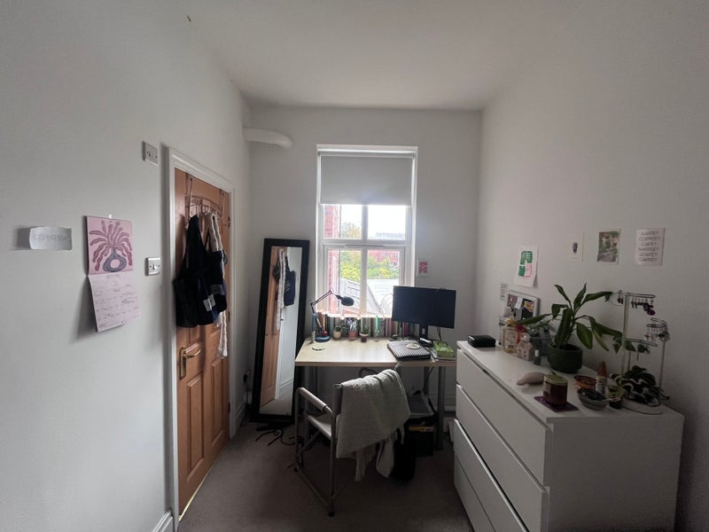 Room Barlow Moor Road in Manchester