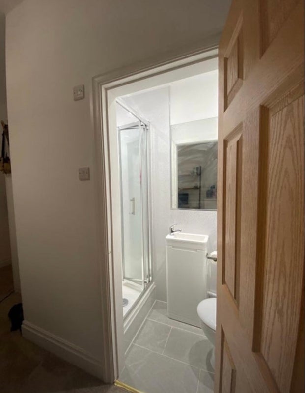 Room Barlow Moor Road in Manchester