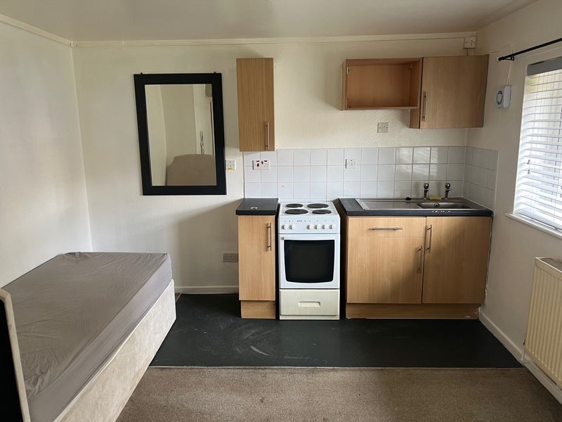 Flat Oakthorpe Drive in Metropolitan Borough of Solihull