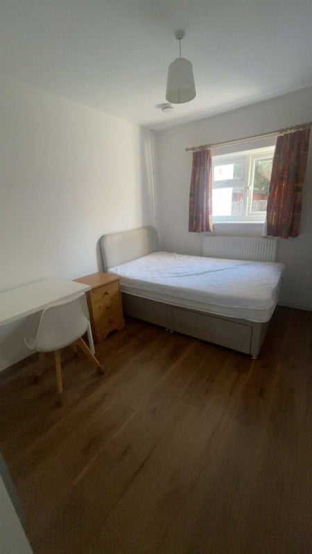 Room Alexandra Crescent in Nottingham