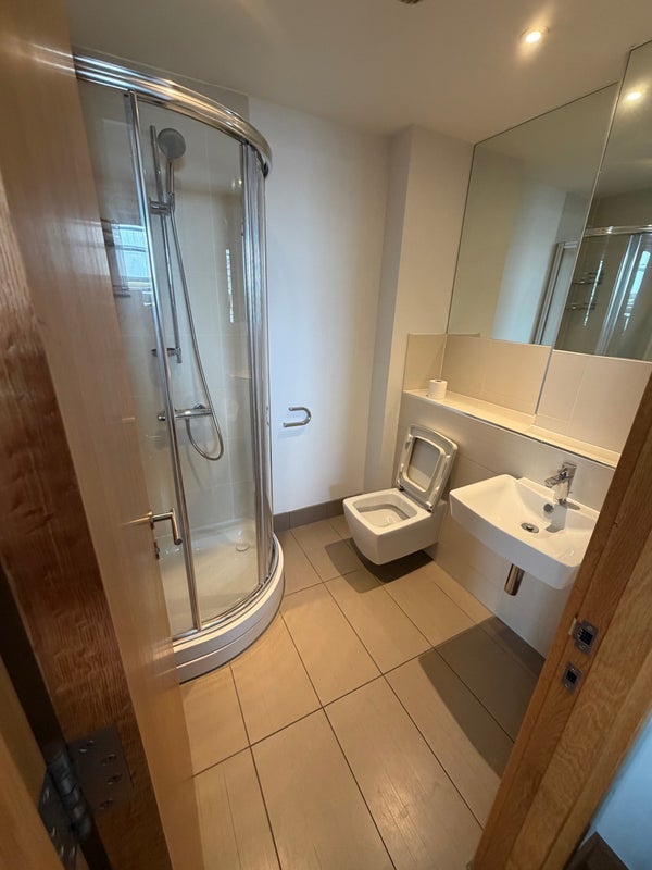 Room Surrey Street in Greater London