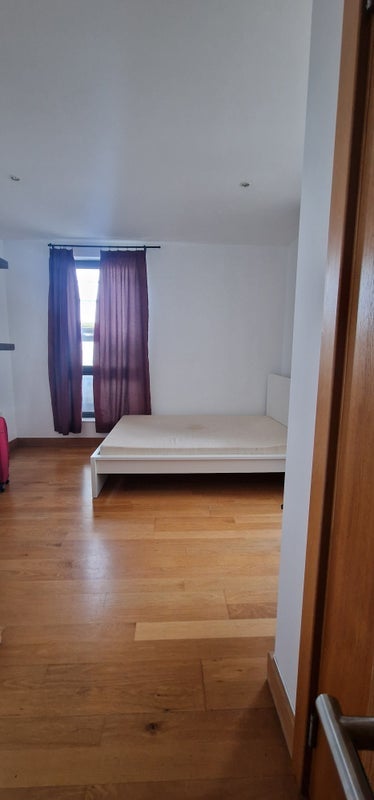 Room Surrey Street in Greater London
