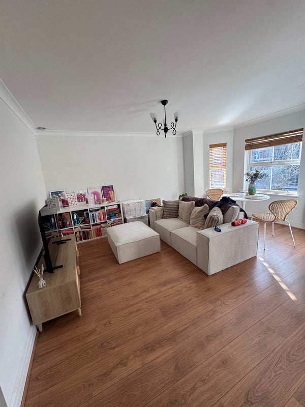 Room Upper Richmond Road in Greater London