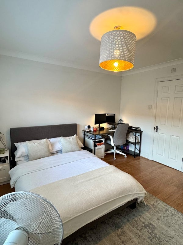 Room Upper Richmond Road in Greater London