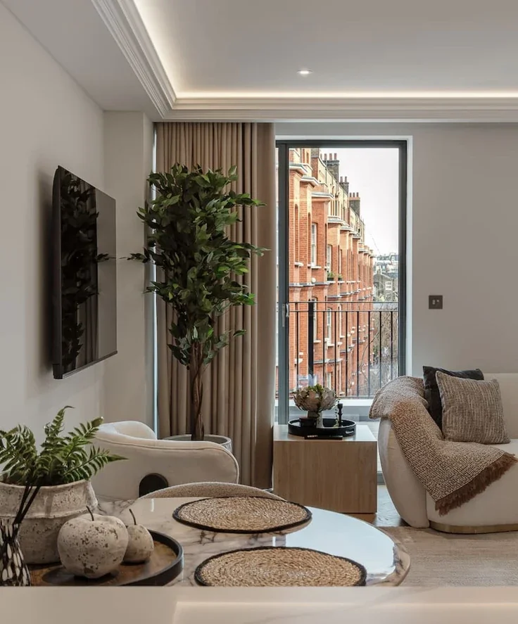 Flat Kensington High Street in Greater London