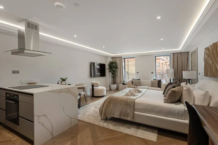 Flat Kensington High Street in Greater London