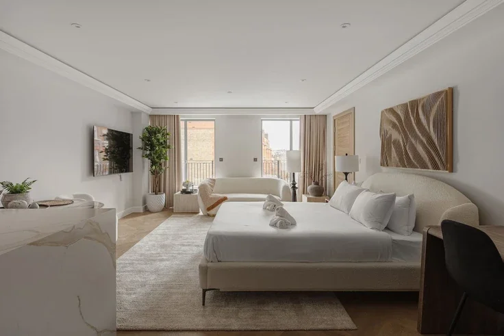 Flat Kensington High Street in Greater London
