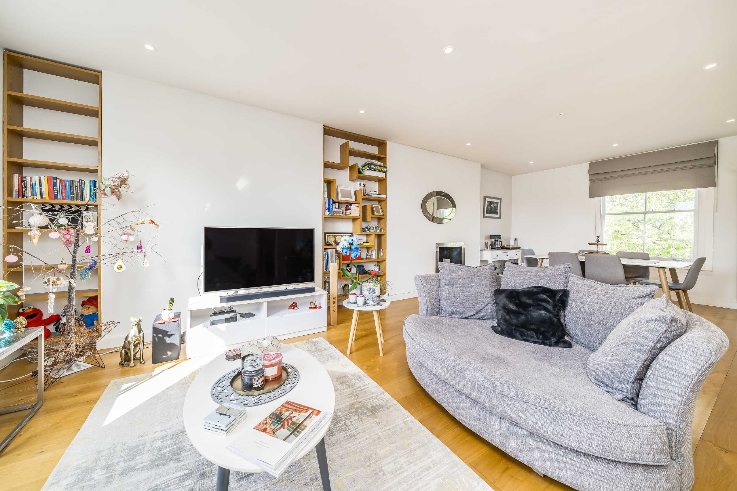 Flat Oxford Gardens in Greater London