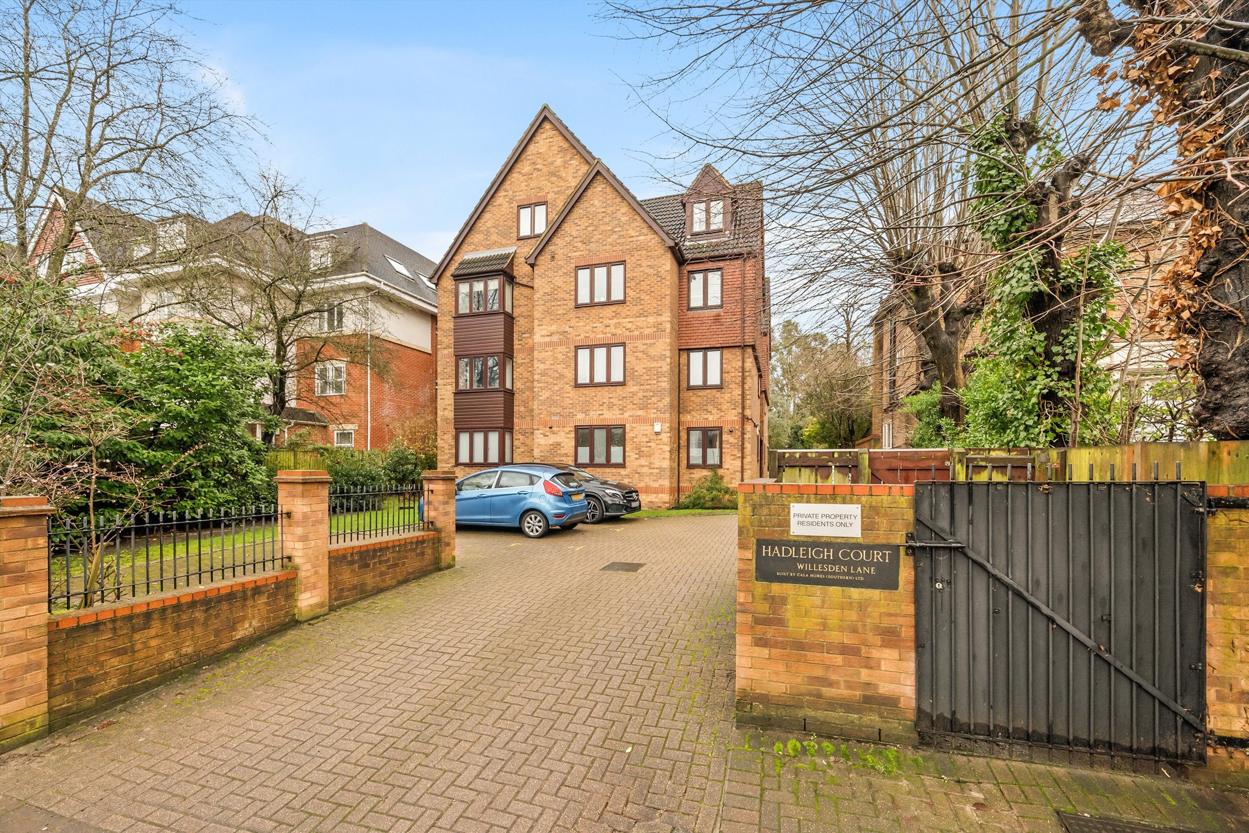 Flat Willesden Lane in Greater London