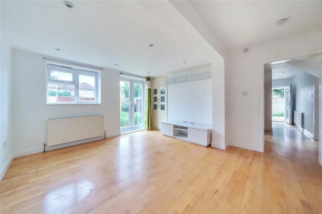 Flat Chapman Close in Greater London