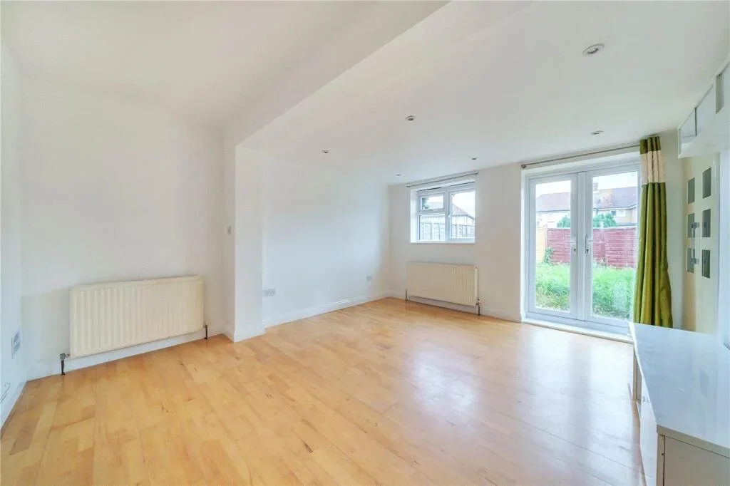 Flat Chapman Close in Greater London
