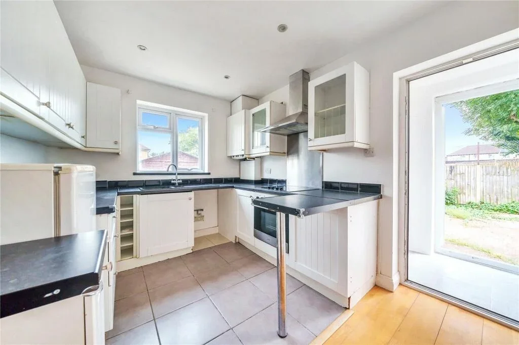 Flat Chapman Close in Greater London