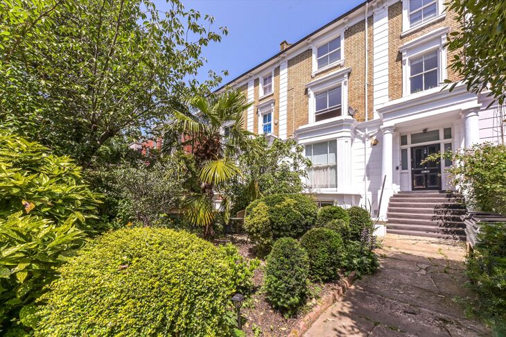 Flat Lowfield Road in Greater London