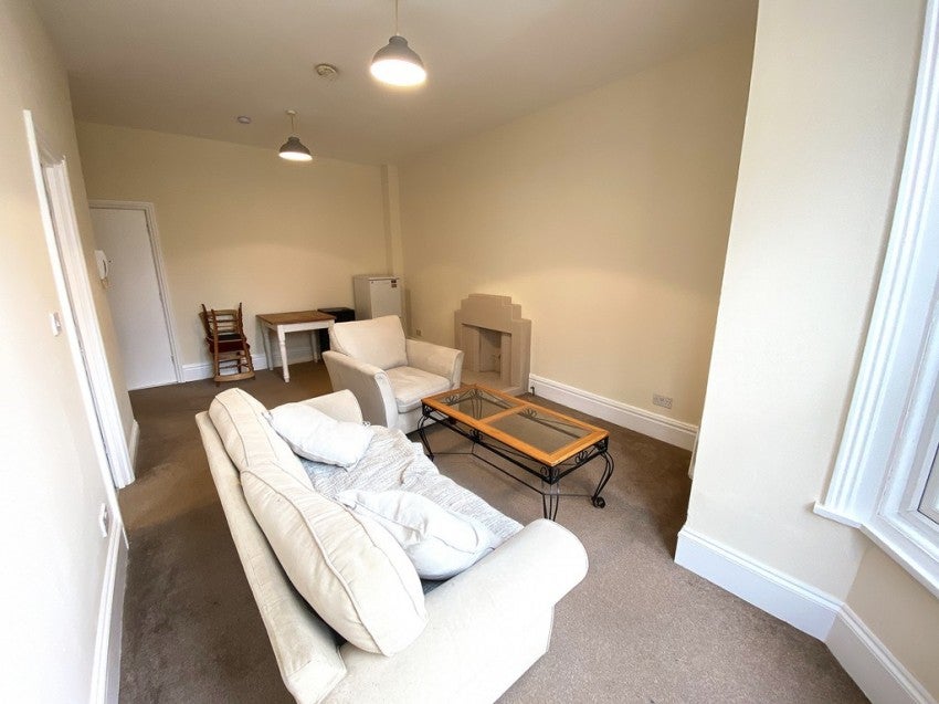 Flat Clarence Parade in Portsmouth
