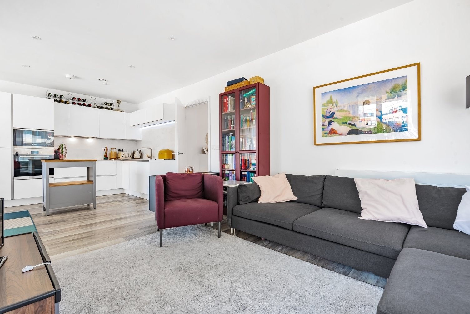 Flat Scena Way in Greater London