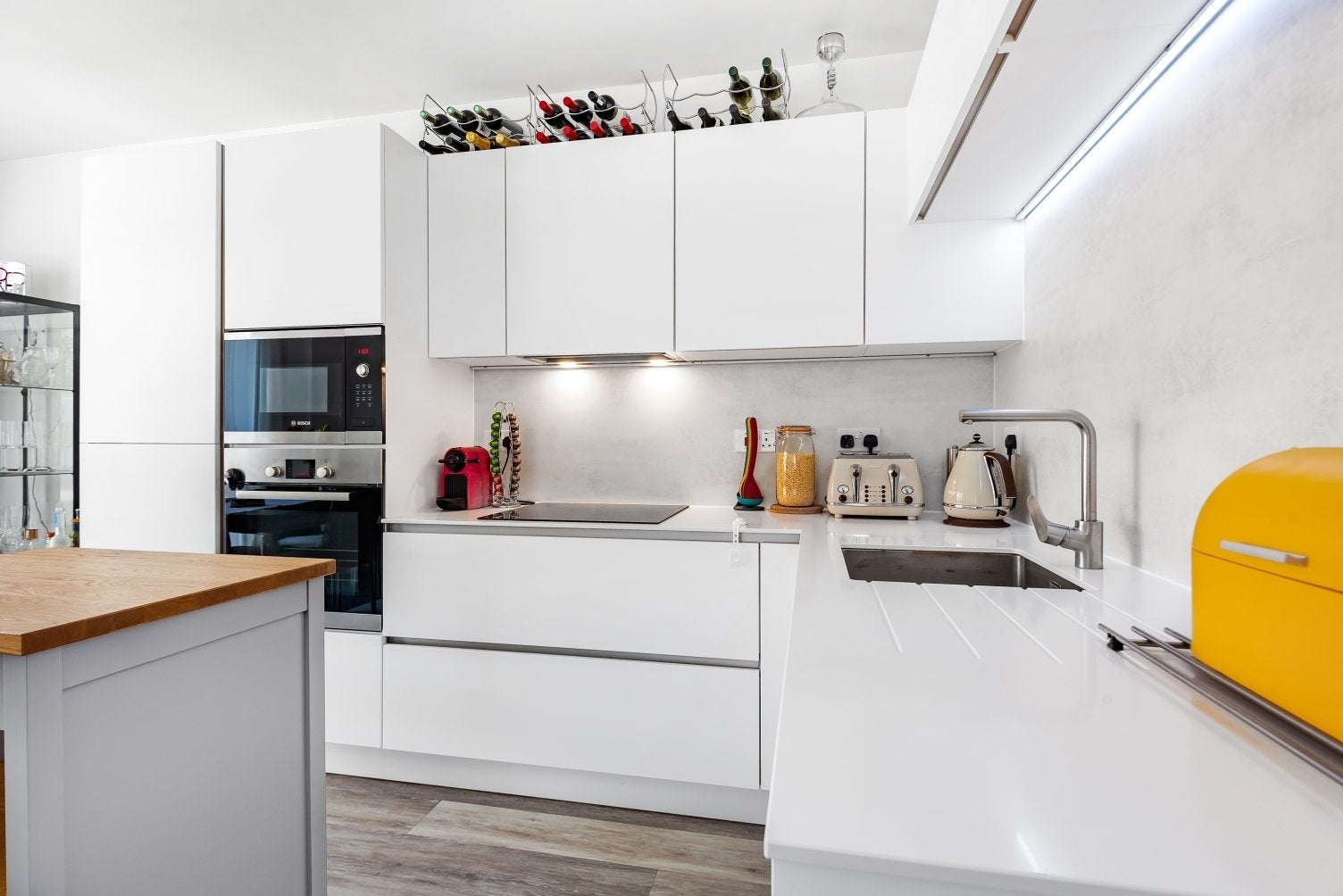 Flat Scena Way in Greater London