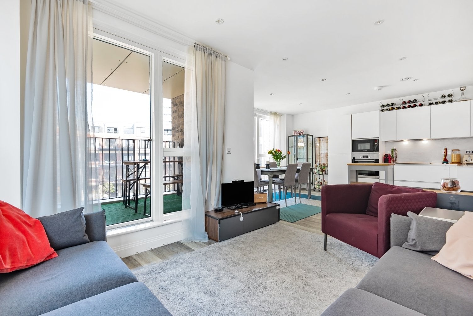 Flat Scena Way in Greater London